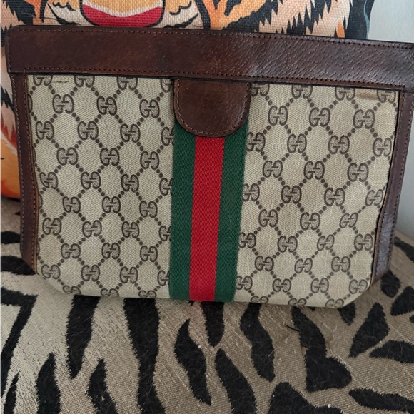 Gucci GG Monogram Vintage Clutch - Picture 4 of 12